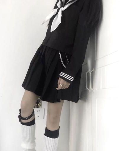 言情咸鱼女配被大佬饲养后（快穿）by发电姬